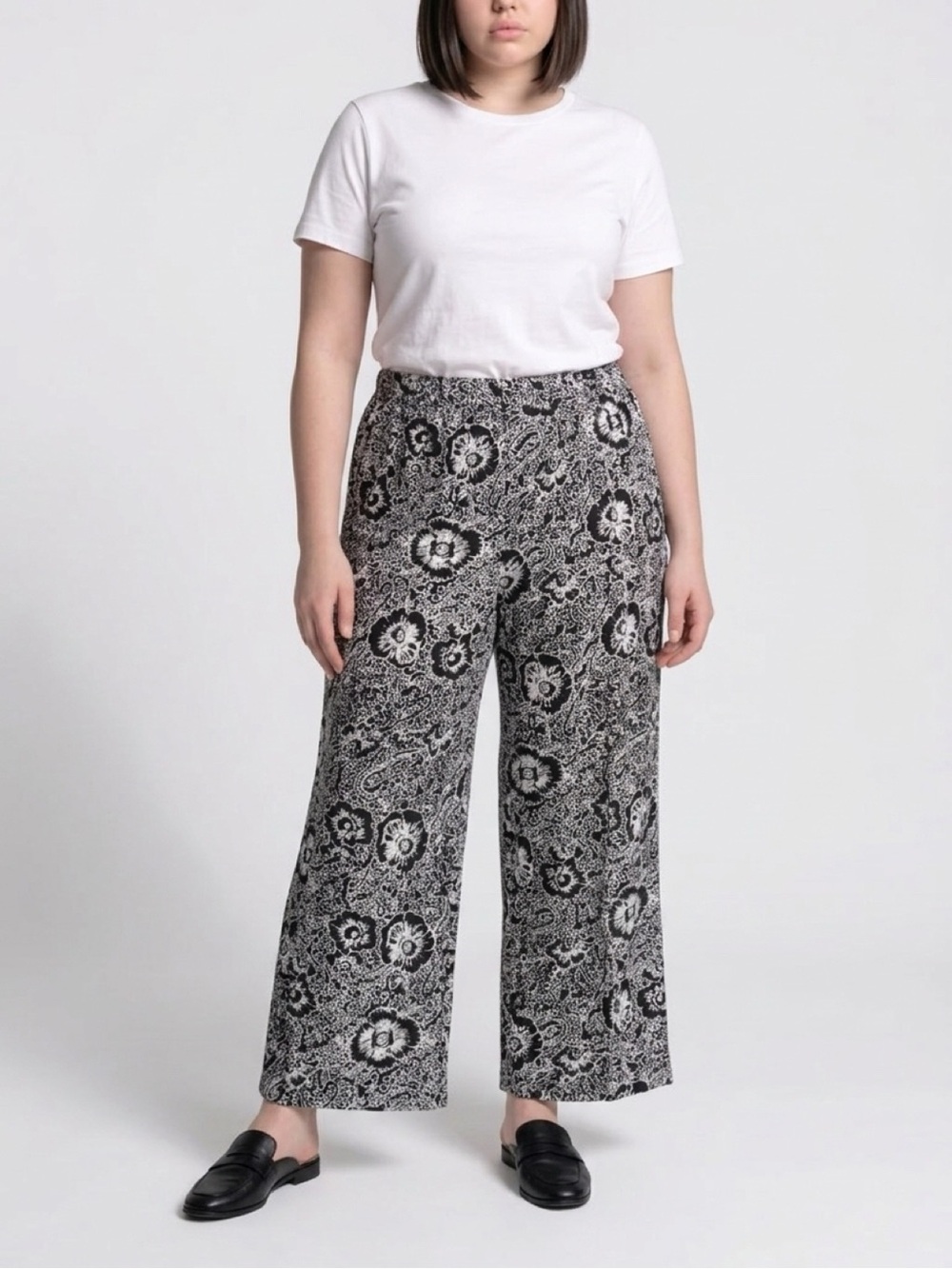 Women's Petite Printed Ponte Pants - Black Floral